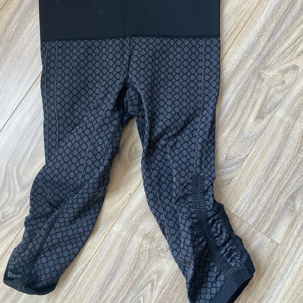 Lululemon capris size 4
